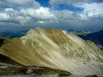Die Tschirpen Südflanke, hinten die Aroser Dolomiten
