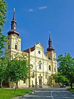 Die Front der Mariä-Verkündigung-Kirche