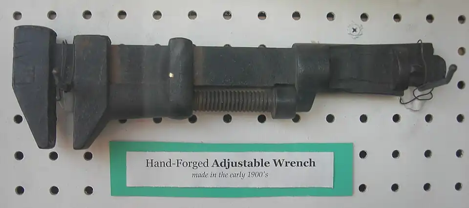 Ein handgeschmiedeter „Engländer“ (engl. monkey wrench) aus dem frühen 20. Jahrhundert