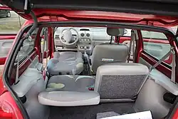 Vorder- und Rücksitze zur Liegefläche umgeklappt