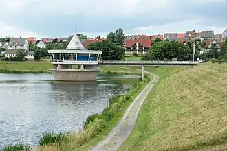 Café auf dem Überlauftrichter der Hochwasserentlastung der Twistetalsperre