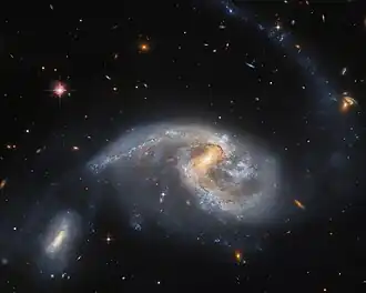 Arp 72 (NGC 5994 und NGC 5996)