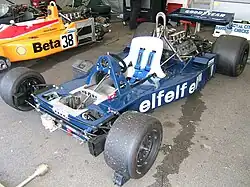 Zum Vergleich: der deutlich schmalere Vorgänger 008 (ohne Ground-Effect-Bauweise)