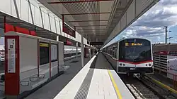 Bahnsteig Fahrtrichtung Oberlaa