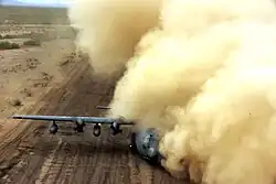 Brownout einer HC-130 auf unbefestigter Piste