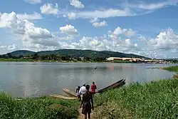 Der Hügel und die Ebene, der Fluss Ubangi und die Kolonialbauten von Bangui