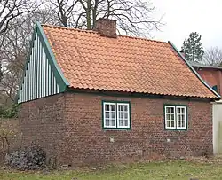 Heidgrabener Str. 1 (Langes Tannen), das Waschhaus