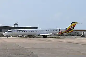 Eine CRJ-900 (5X-EQU) der Uganda Airlines