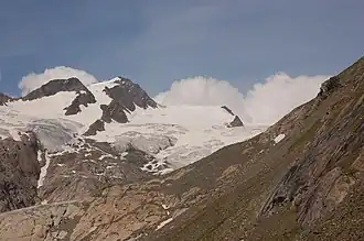 Die Dreiherrnspitze (links) und das fast völlig vergletscherte Umbalköpfl (rechts) über dem Umbalkees