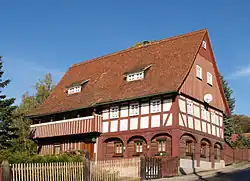 Umgebindehaus in Ebersbach/Sa., ein Stockwerksbau mit Kurzstreben