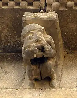 Kragstein an der Apsis