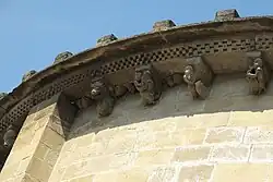 Kragsteine an der Apsis