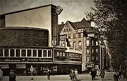 Im Bild vorn: UFA-Palast Universum (1929)