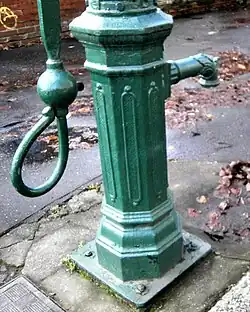 Aufsatz­teil einer Krause­pumpe