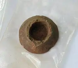 Unterteil eines Kelchs aus Keramik