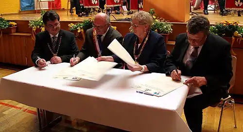 Unterzeichnung bzw. Erneuerung der Städtepartnerschaftsurkunden am 5. Mai 2011 in Burgkunstadt.