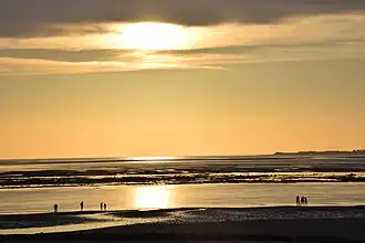 Sonnenuntergang über Utersum; im Hintergrund die Südspitze Sylts