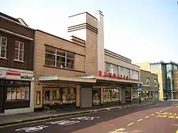 Vine Street mit dem denkmalgeschützten Randall's Department Store[24]