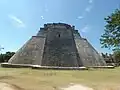 „Pyramide des Zauberers“ von Uxmal (um 600 n.&nbsp;Chr.)