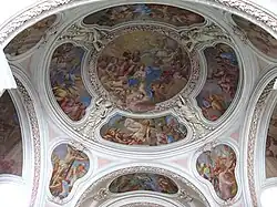 Vöcklabruck Dörflkirche, Bussi begann, Colomba beendete