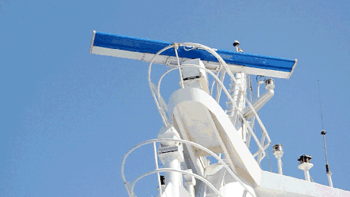 Schiffsradar Antenne ähnlich dem ASDE der Flugsicherung