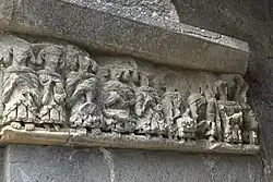 Relief mit dem Zyklus der Monatsbilder
