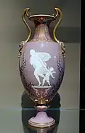 Vase mit Dekor von Marc-Louis Emanuel Solon, 1869, Wadsworth Atheneum, Hartford