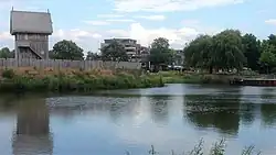 Blick über die Gräfte der Zitadelle in Richtung des neuen Bahnhofsviertels (2019).