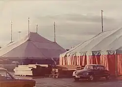 Das Zirkuszelt, das 1974 als Verkaufsprovisorium diente.