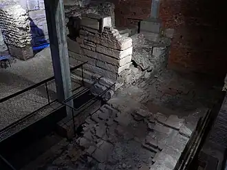 Ein Teil der römischen Stadtmauer, die auf der Ausgrabung zu sehen ist. (2023)