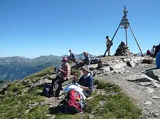 Wanderer am Gipfel der Versettla