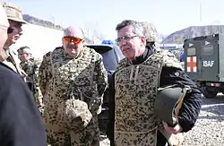 Verteidigungsminister Thomas de Maizière und Generalmajor Erich Pfeffer im OP North