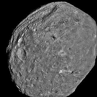 Aufnahme des Asteroiden Vesta durch die Raumsonde Dawn aus 5200 km Entfernung (24. Juli 2011)