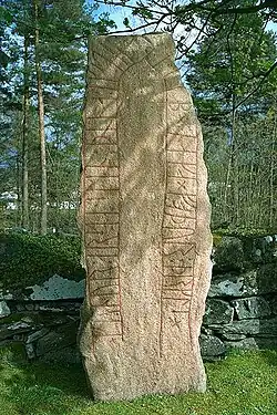 Runensteine Vg 9 und Vg 10 von Leksberg