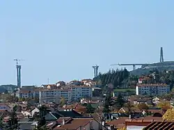 Die Fahrbahnträger werden von Norden her eingeschoben