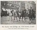 Kaiser Wilhelm&nbsp;II. (2. v. l.) mit Gefolge vor dem Victoria-Café.