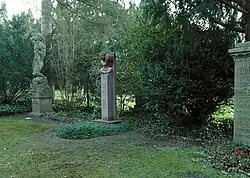 Grabstelle von Ludwig Vierthaler auf dem Stadtfriedhof Engesohde in Hannover, 2025