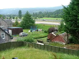 Ballinluig mit der A9 im Hintergrund