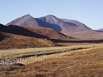 Blick von Südosten zum An Coileachan, links das tief eingeschnittene Garbh Choire Mòr