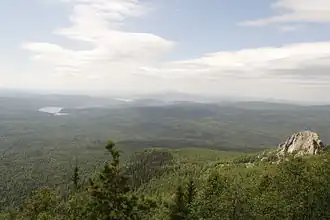 &nbsp;Blick über den südlichen Nationalpark,&nbsp;im Hintergrund die Stadt Slatoust