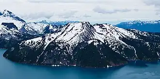 Der Mount Price hinter dem Garibaldi Lake von der Panorama Ridge aus