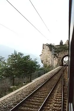 Der Viktoriakopftunnel, in Blickrichtung Südwest, wo das Profil der Na­mens­ge­be­rin sichtbar ist