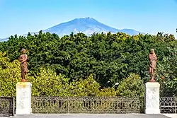Villa Bellini (Catania) – Im Hintergrund ist der Ätna zu sehen