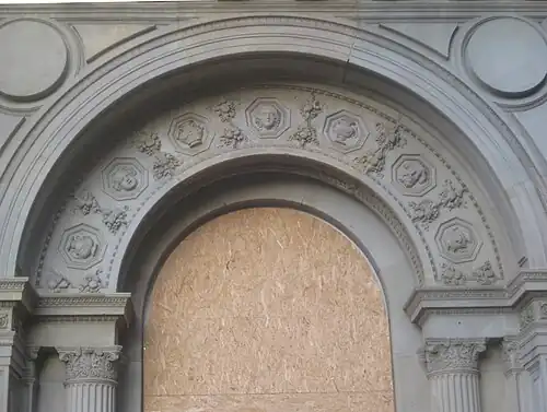 Rechte Archivolte.[56]