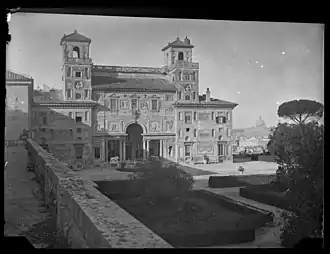 La villa Médicis à Rome, photographiée par Gabrielle Hébert en 1891.