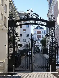 Eingang zur Villa Scheffer