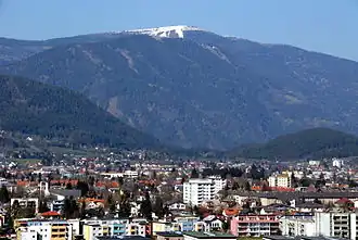 Blick zur Gerlitzen von Villach, vorgelagert die Kanzelhöhe
