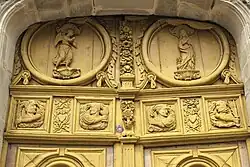 Verkündigungsszene und Apostelbüsten am Südportal