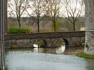 östl. Brücke zum Herrenhaus