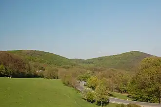 Vogelsangberg (links) und Latisberg (rechts) von der Rohrerwiese